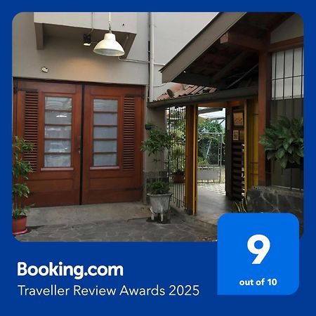 De Riau Guesthouse Bandung Eksteriør bilde
