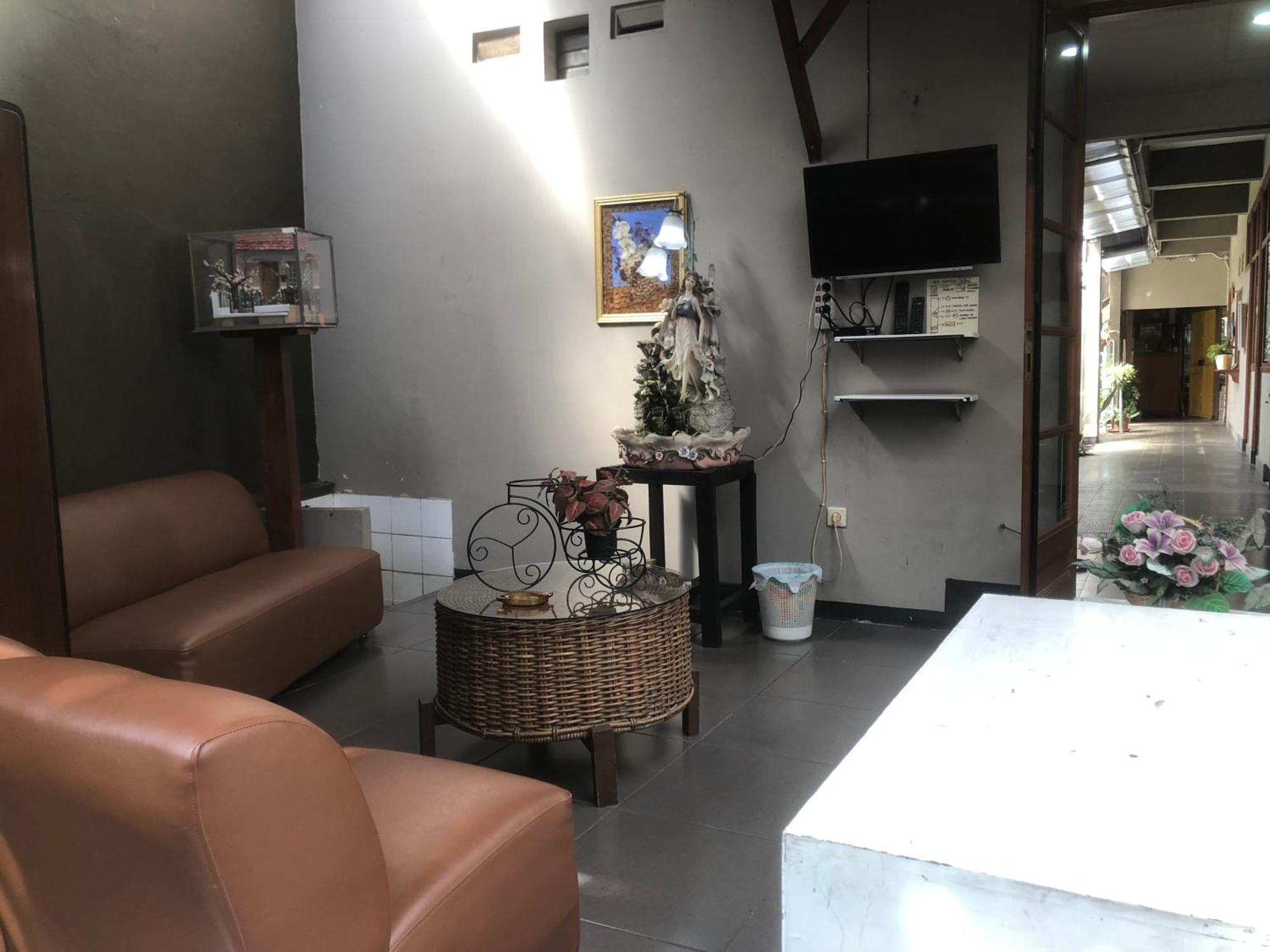 De Riau Guesthouse Bandung Eksteriør bilde