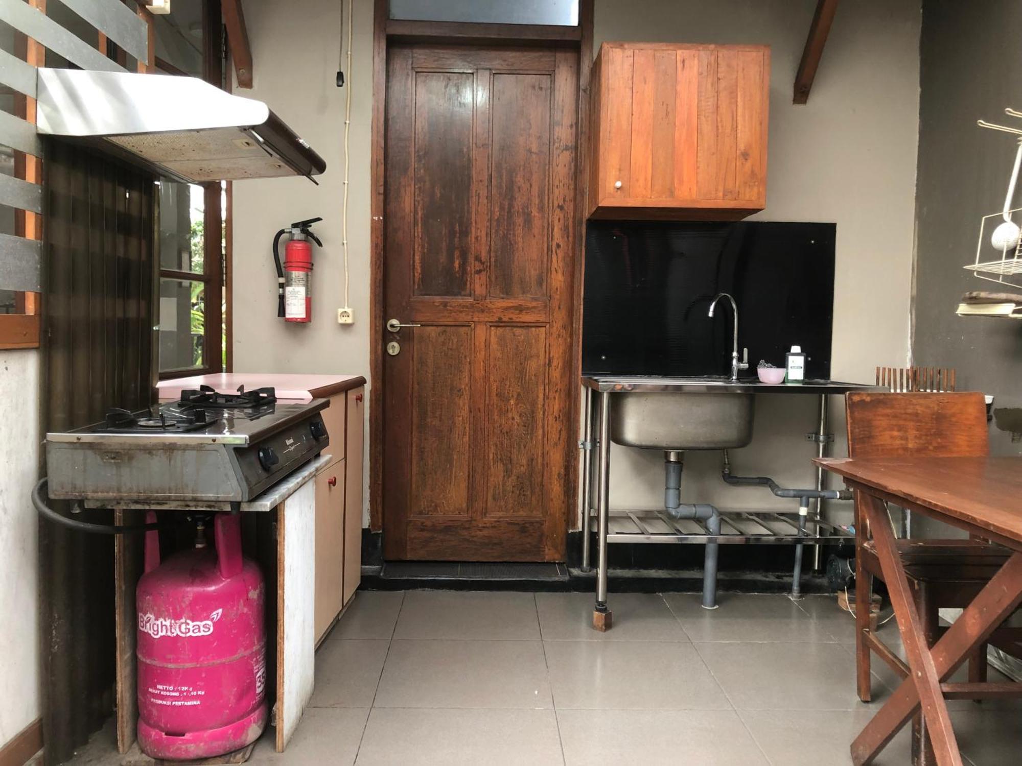 De Riau Guesthouse Bandung Eksteriør bilde