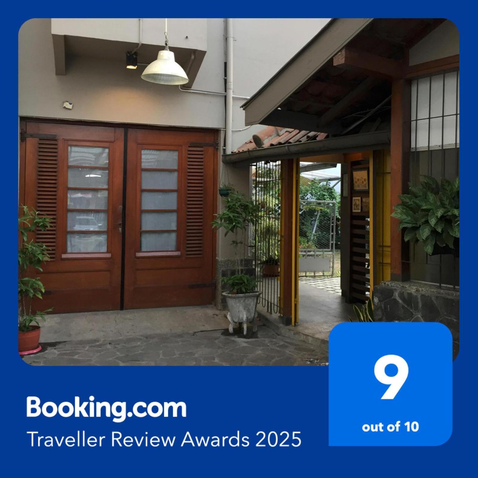 De Riau Guesthouse Bandung Eksteriør bilde