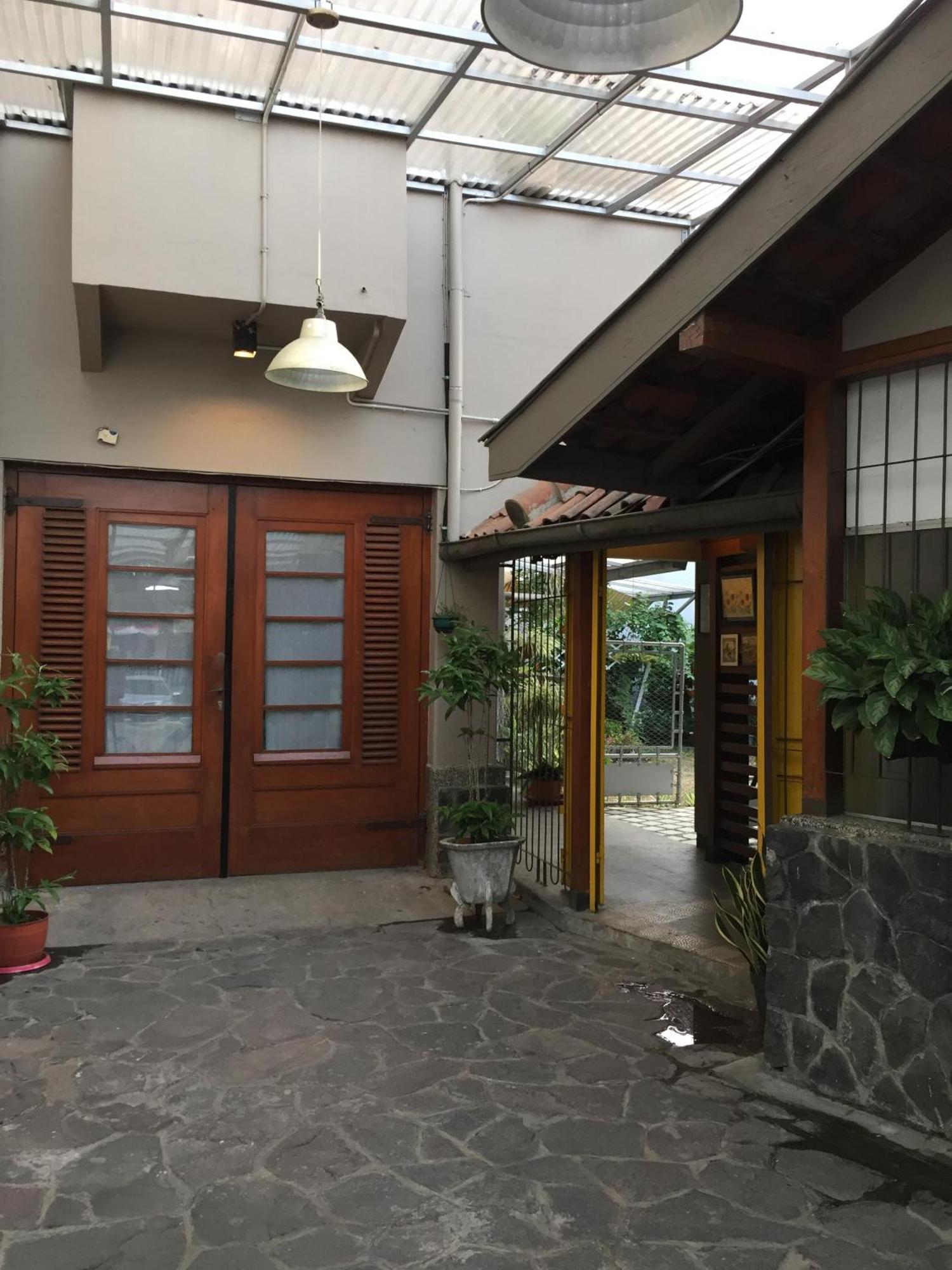 De Riau Guesthouse Bandung Eksteriør bilde