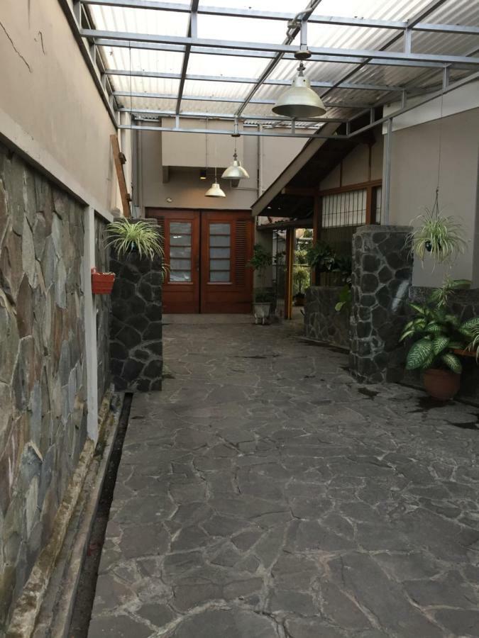 De Riau Guesthouse Bandung Eksteriør bilde
