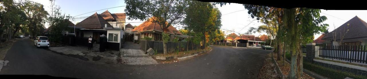 De Riau Guesthouse Bandung Eksteriør bilde